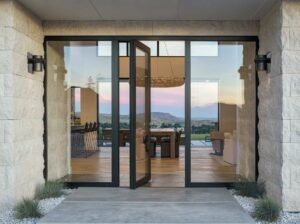 Puerta batiente entrada hogar con vista interior