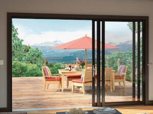 Puertas apilables hogar campestre con vista al exterior