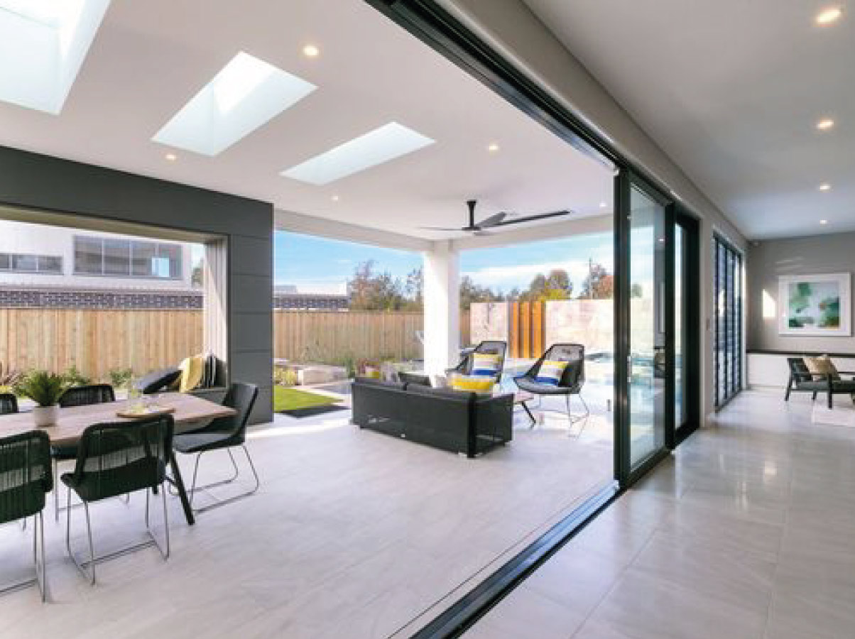 Puertas apilables oficina con vista al interior