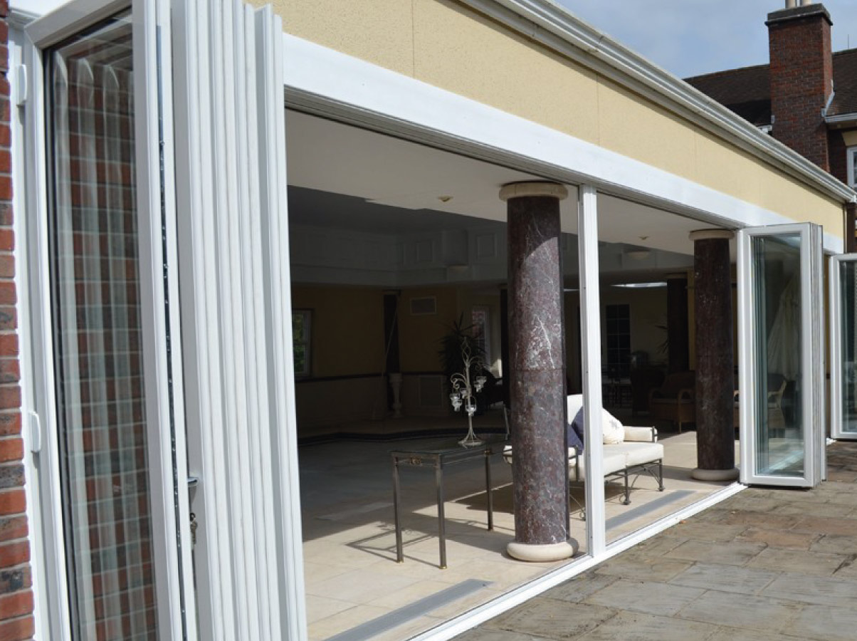 puertas paneles independientes hogar sala con vista al interior