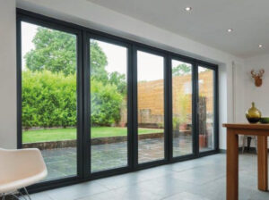 puertas paneles independientes hogar sala con vista al exterior