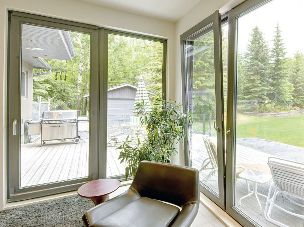 Ventana Oscilobatiente sala con vista el exterior