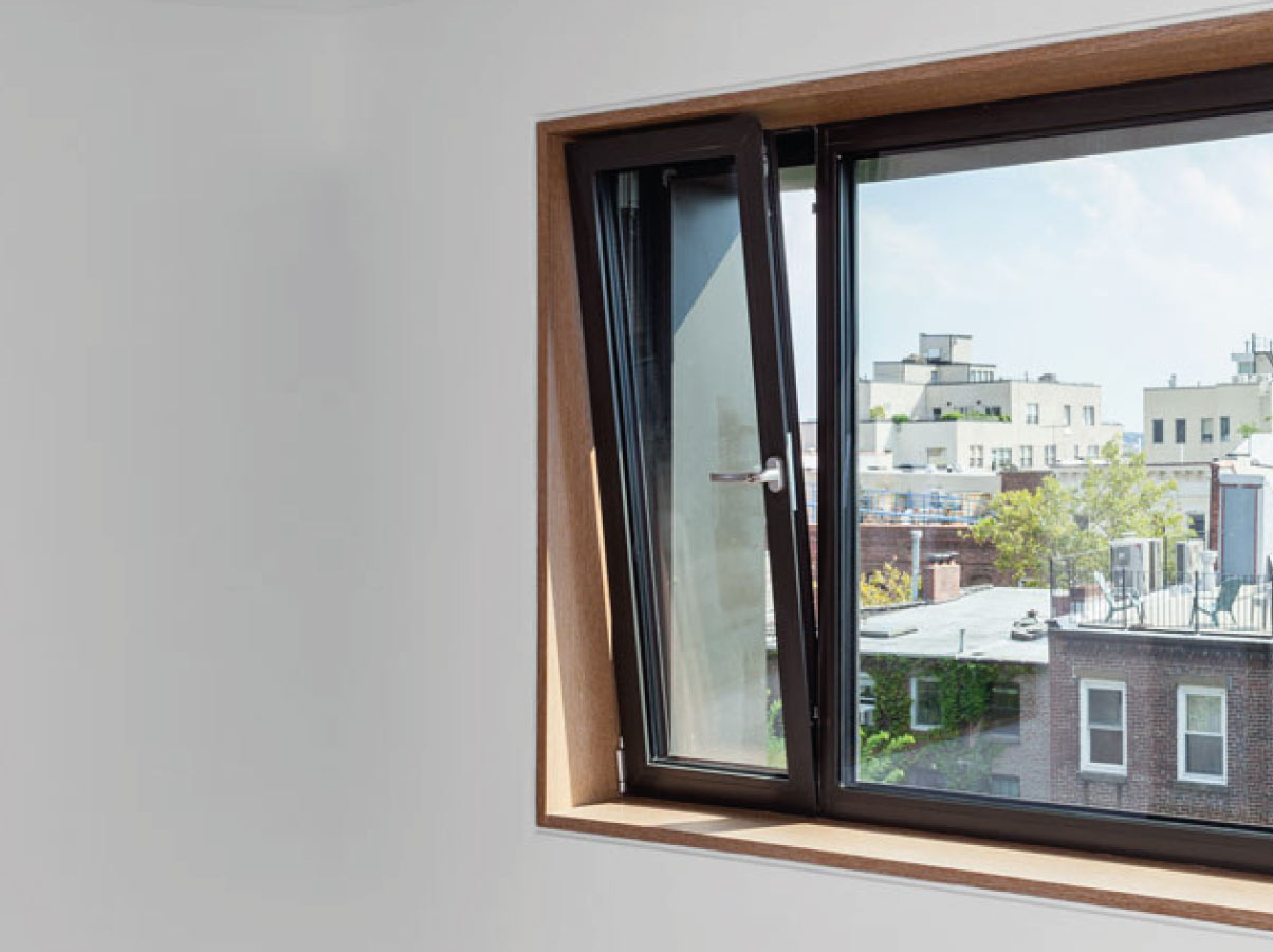 Ventana Oscilobatiente hogar con vista el exterior