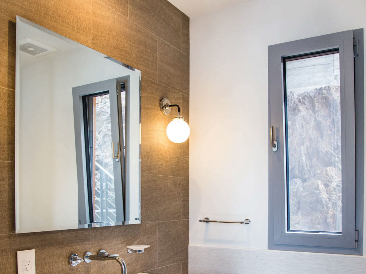 Ventana Oscilobatiente baño