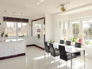 Ventana practicable hermoso comedor con vista al patio