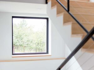 Ventana fija hogar con escales