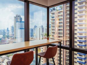 ventana esquinera oficina con hermosa vista al exterior