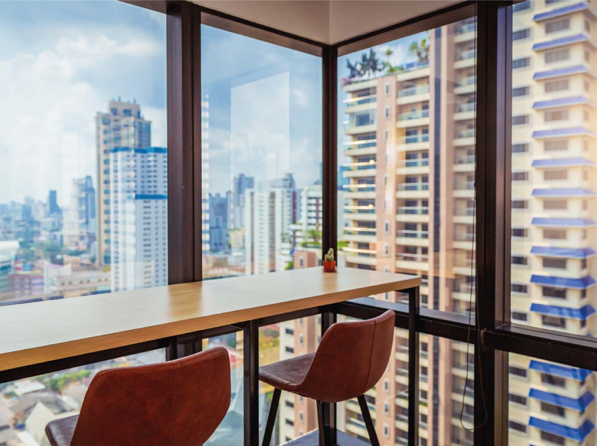 ventana esquinera oficina con hermosa vista al exterior