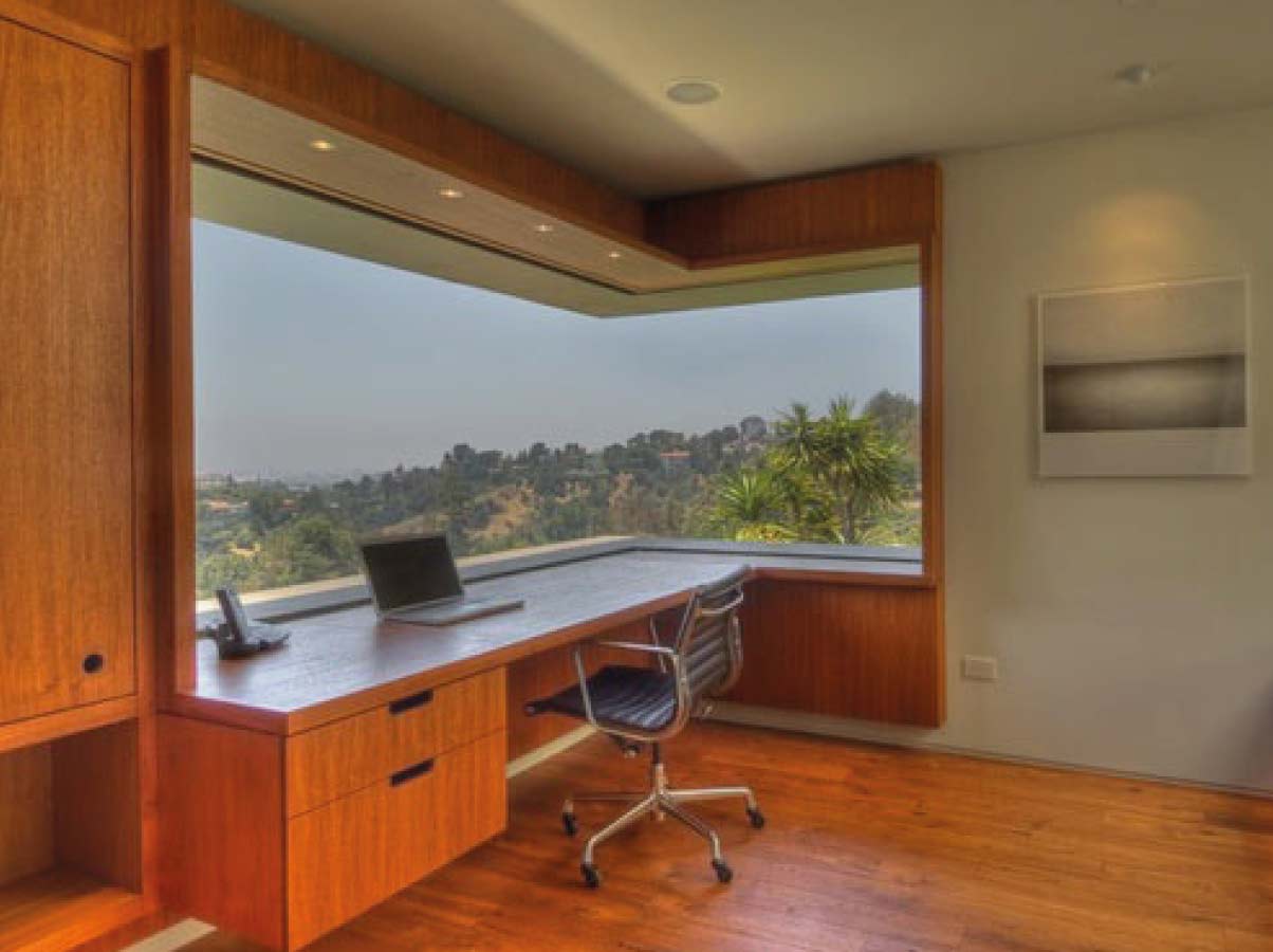 ventana esquinera oficina con hermosa vista al exterior