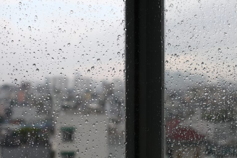 Condensación en las ventanas ¿por qué se genera y como controlarlo?