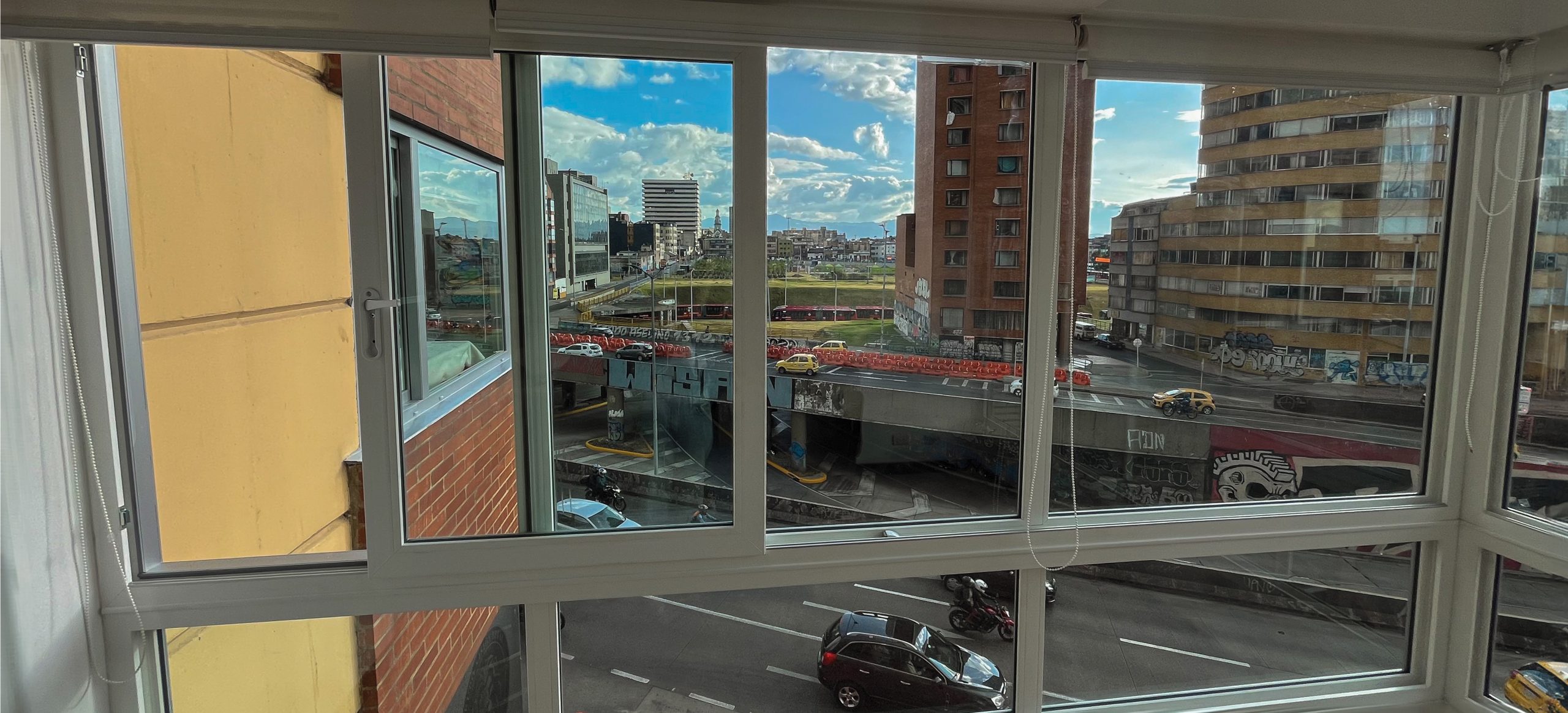Proyecto de Ventana antiruido en Bogotá, disminución de ruido en apartamento en Bogotá