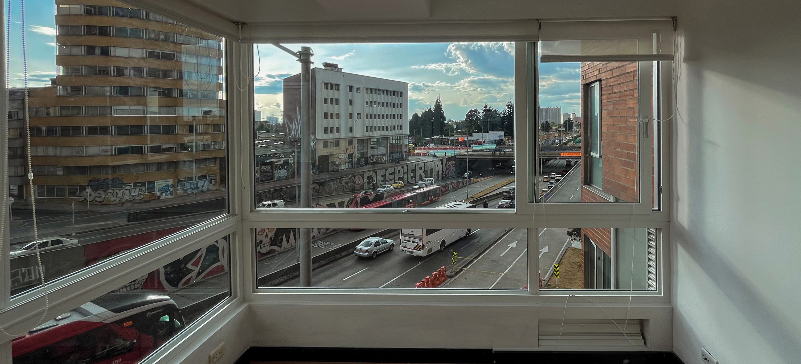 Proyecto de Ventana antiruido en Bogotá, disminución de ruido en apartamento en Bogotá