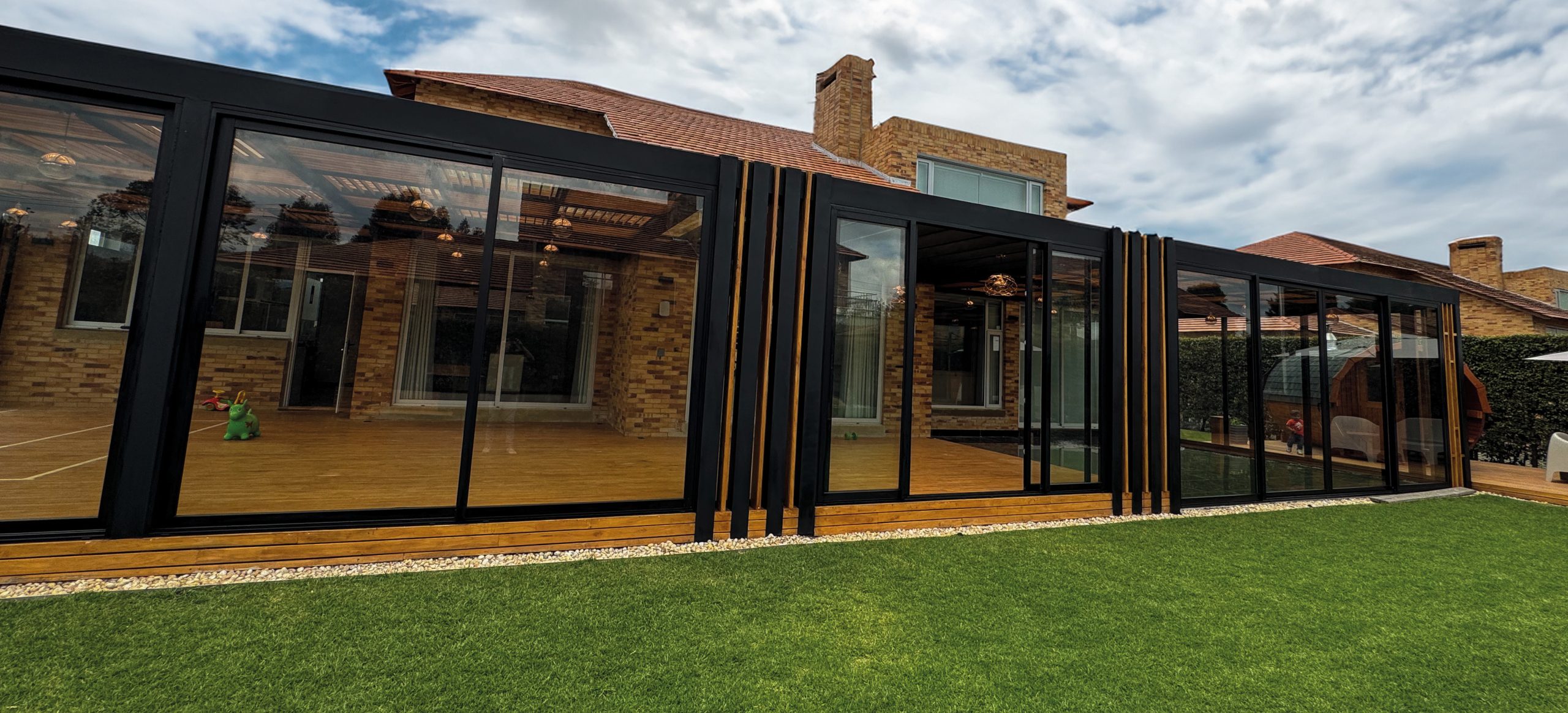 Casa en Cajicá con cerramiento de puertas térmicas